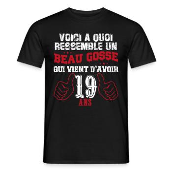 Voici À Quoi Ressemble Un Beau Gosse De 19 ans - T-shirt homme - noir - Devant - AI Model Male 178 light (178cm)