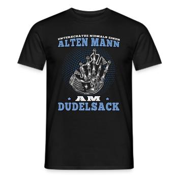 Alter Mann am Dudelsack schottische Sackpfeife - Männer T-Shirt - Schwarz - Vorne - AI Model Male 178 light (178cm)