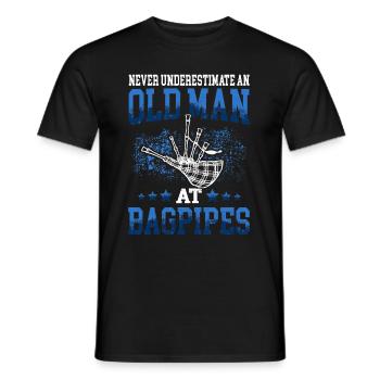 Alter Mann am Dudelsack schottische Sackpfeife - Männer T-Shirt - Schwarz - Vorne - AI Model Male 178 light (178cm)