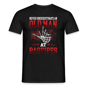 Alter Mann am Dudelsack schottische Sackpfeife - Männer T-Shirt - Schwarz - Vorne - AI Model Male 178 light (178cm)