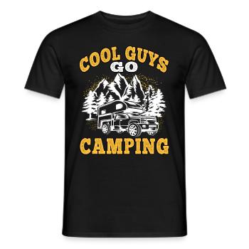 Des gars cool qui conduisent des vacances en caravane de camping - T-shirt homme - noir - Devant - AI Model Male 178 light (178cm)