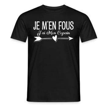 Je m'en fous j'ai mon copain. Cadeau copain copine - T-shirt homme - noir - Devant - AI Model Male 178 light (178cm)