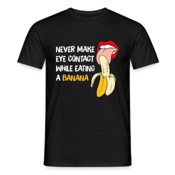 Banana Gift macht beim Essen niemals Augenkontakt - Männer T-Shirt - Schwarz - Vorne - AI Model Male 178 light (178cm)