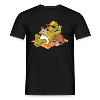 Sommer Schilkräte nackt am Strand mit Cocktail - Männer T-Shirt - Schwarz - Vorne - AI Model Male 178 light (178cm)