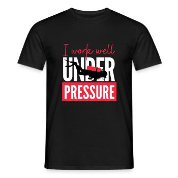 Scuba Dive Ich arbeite gut unter Druck - Männer T-Shirt - Schwarz - Vorne - AI Model Male 178 light (178cm)