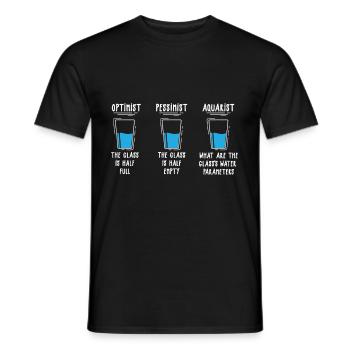 Optimist Pessimist Aquarist Aquarium Engineer - Männer T-Shirt - Schwarz - Vorne - AI Model Male 178 light (178cm)