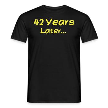 42 Jahre später Lustige Geburtstagsgeschenke, 42. Geburtstag - Männer T-Shirt - Schwarz - Vorne - AI Model Male 178 light (178cm)