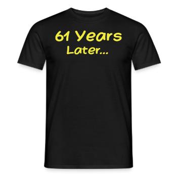 61 Jahre später Lustige Geburtstagsgeschenke, 61. Geburtstag - Männer T-Shirt - Schwarz - Vorne - AI Model Male 178 light (178cm)