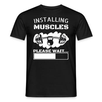 Installing Muscles Please Wait Fitness Geschenk - Männer T-Shirt - Schwarz - Vorne - AI Model Male 178 light (178cm)