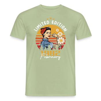 42 ans - Né en février 1982 - T-shirt homme - vert sauge - Devant - AI Model Male 178 light (178cm)