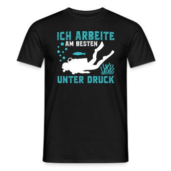 ich arbeite am besten unter druck - Männer T-Shirt - Schwarz - Vorne - AI Model Male 178 light (178cm)