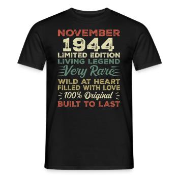 Légende : depuis novembre 1944 Né en novembre 1944 - T-shirt homme - noir - Devant - AI Model Male 178 light (178cm)