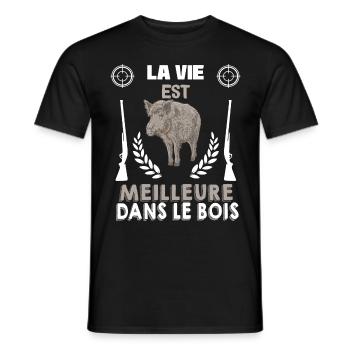 La Vie Est Meilleure Dans Le Bois - T-shirt homme - noir - Devant - AI Model Male 178 light (178cm)