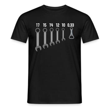 Apéro Bricolo Clé Humor Garage Homme - Männer T-Shirt - Schwarz - Vorne - AI Model Male 178 light (178cm)