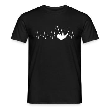 Dudelsack Herzklopfen Musiker Dudelsackspieler - Männer T-Shirt - Schwarz - Vorne - AI Model Male 178 light (178cm)