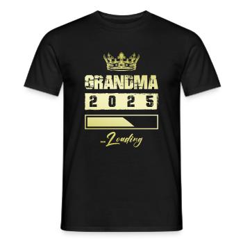 Oma 2025 Loading Grandma - Männer T-Shirt - Schwarz - Vorne - AI Model Male 178 light (178cm)