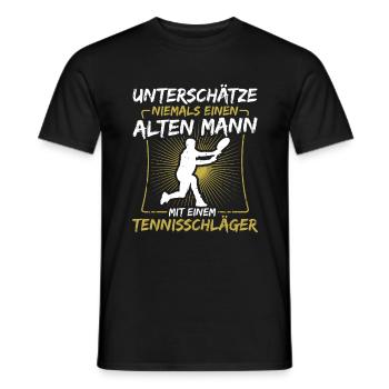 Unterschätze niemals einen alten Mann.. Tennis - Männer T-Shirt - Schwarz - Vorne - AI Model Male 178 light (178cm)