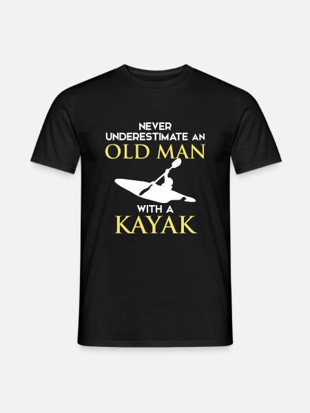 Never Underestimate Old Man With Kayak - Männer T-Shirt - Schwarz