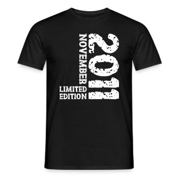 2011 Novembre Édition Limitée 12e Anniversaire Décoration - T-shirt homme - noir - Devant - AI Model Male 178 light (178cm)