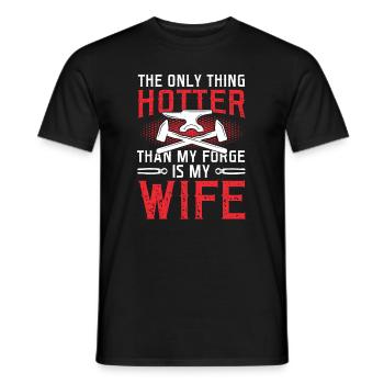 Only Thing Hotter Than My Forge Is My Wife Schmied - Männer T-Shirt - Schwarz - Vorne - AI Model Male 178 light (178cm)