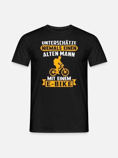 alten mann mit einem e-bike - Männer T-Shirt - Schwarz