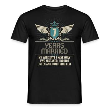 7 Jahre verheiratet nur 2 Fehler 7.Hochzeitstag - Männer T-Shirt - Schwarz - Vorne - AI Model Male 178 light (178cm)