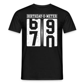 Birthday-O-Meter 70 Happy 70th Birthday Celebrant - Männer T-Shirt - Schwarz - Vorne - AI Model Male 178 light (178cm)