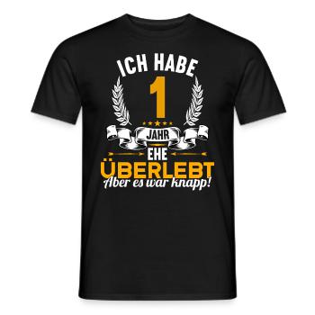 Ich habe 1 Jahre Ehe überlebt 1.Hochzeitstag - Männer T-Shirt - Schwarz - Vorne - AI Model Male 178 light (178cm)