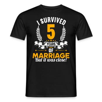 I survived 5 years of marriage 5th wedding anniversary - Men's T-Shirt - black - Front - AI Model Male 178 light (178cm)