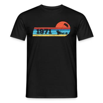 Kite-Strand-Segler born 1971 Birthday - Men's T-Shirt - black - Front - AI Model Male 178 light (178cm)