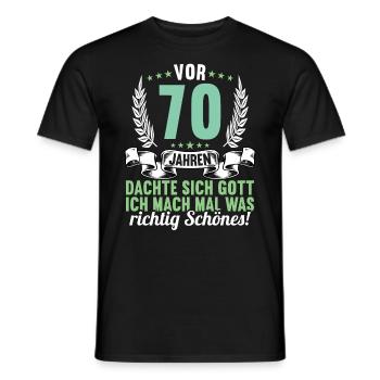 Vor 70 Jahren dachte Gott Schönes 70 Geburtstag - Männer T-Shirt - Schwarz - Vorne - AI Model Male 178 light (178cm)