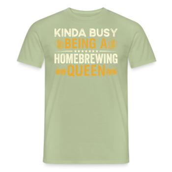 Kinda Busy Being A Homebrewing Queen Beer Brewing - Männer T-Shirt - Sage - Vorne - AI Model Male 178 light (178cm)