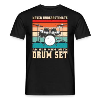Unterschätzen Sie Niemals Einen Alten Mann - Männer T-Shirt - Schwarz - Vorne - AI Model Male 178 light (178cm)