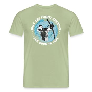 Bogenschütze Geburtstag Jahrgang 1994 geboren - Männer T-Shirt - Sage - Vorne - AI Model Male 178 light (178cm)