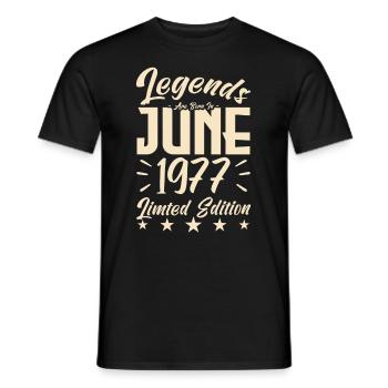 Geboren Juni 1977 Geburtstagsgeschenk 1977. - Männer T-Shirt - Schwarz - Vorne - AI Model Male 178 light (178cm)