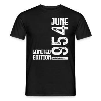 Geschenk Juni 1954 Jubiläum Juni 1954. Juni 1954 - Männer T-Shirt - Schwarz - Vorne - AI Model Male 178 light (178cm)