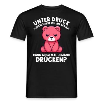 Unter Druck arbeite ich am besten Trauriger Teddy - Männer T-Shirt - Schwarz - Vorne - AI Model Male 178 light (178cm)