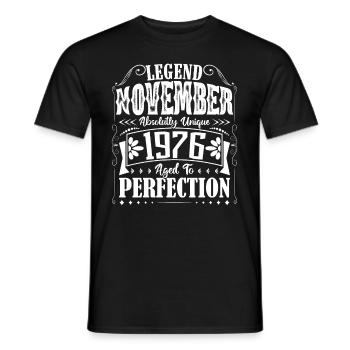Novembre 1976. Cadeau d'Anniversaire novembre 1976 - T-shirt homme - noir - Devant - AI Model Male 178 light (178cm)
