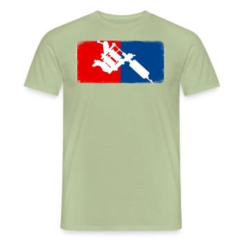 Machine à tatouer encré maquillage - T-shirt homme - vert sauge - Devant - AI Model Male 178 light (178cm)