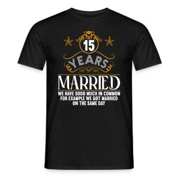 Wir haben viel gemeinsam 15.Hochzeitstag - Männer T-Shirt - Schwarz - Vorne - AI Model Male 178 light (178cm)