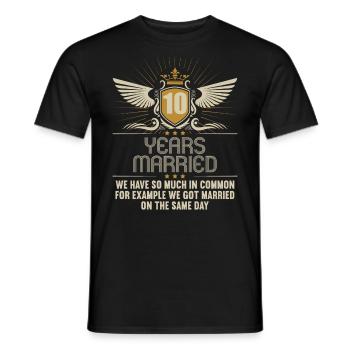Nous avons beaucoup en commun 10e anniversaire de mariage - T-shirt homme - noir - Devant - AI Model Male 178 light (178cm)