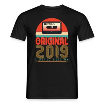 Cadeau Anniversaire Vintage 2019. Rétro 2019. - T-shirt homme - noir - Devant - AI Model Male 178 light (178cm)