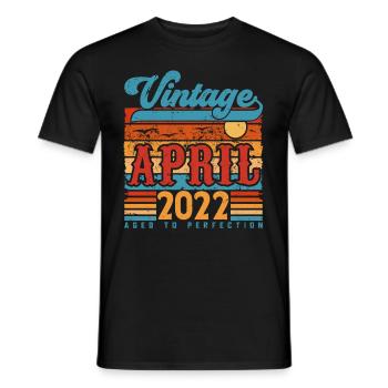April 2022, Vintage Geburtstagsgeschenk April 2022 - Männer T-Shirt - Schwarz - Vorne - AI Model Male 178 light (178cm)