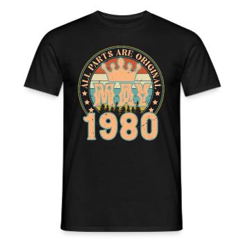 Mai 1980. Mai 1980 Geburtstagsgeschenk. Mai 1980 - Männer T-Shirt - Schwarz - Vorne - AI Model Male 178 light (178cm)