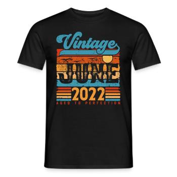 Juni 2022, Vintage-Jubiläumsgeschenk Juni 2022. - Männer T-Shirt - Schwarz - Vorne - AI Model Male 178 light (178cm)