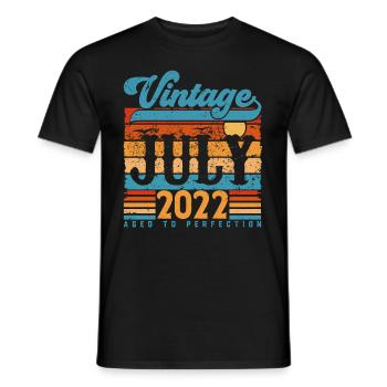 Juli 2022, Juli 2022 Geburtstagsgeschenk. - Männer T-Shirt - Schwarz - Vorne - AI Model Male 178 light (178cm)