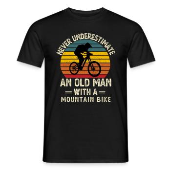 Unterschätze niemals einen alten Mann mit Mountainbike - Männer T-Shirt - Schwarz - Vorne - AI Model Male 178 light (178cm)