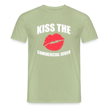 Scuba Tauchen Taucher Tauchsport - Männer T-Shirt - Sage - Vorne - AI Model Male 178 light (178cm)