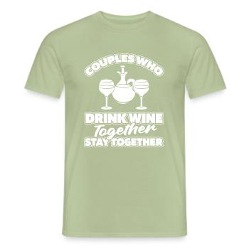 Couple de vignerons - T-shirt homme - vert sauge - Devant - AI Model Male 178 light (178cm)