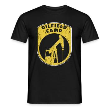 Ölfeld Bohrinsel Lager - Männer T-Shirt - Schwarz - Vorne - AI Model Male 178 light (178cm)